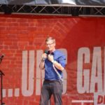 Bernau: Gregor Gysi lockt zahlreiche Besucher auf den Platz am Steintor 17 Bernau LIVE