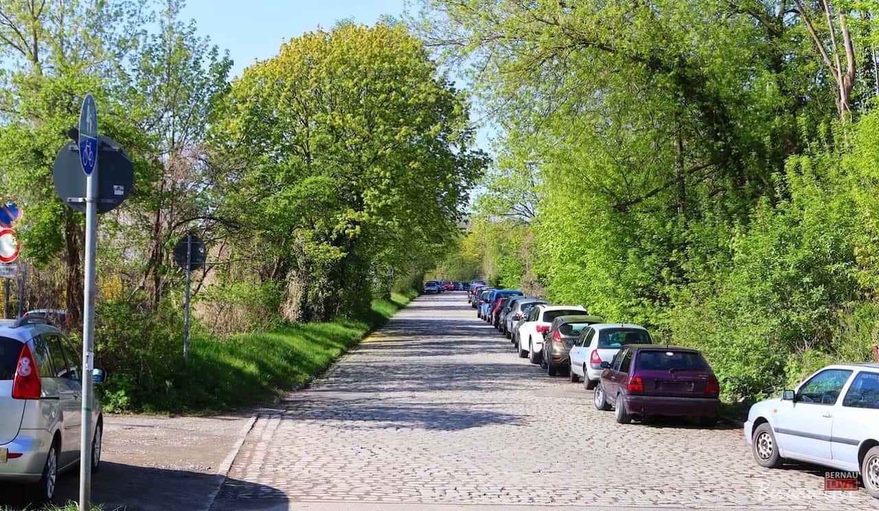 Verkehrs/Parkhinweis: Vorbereitende Arbeiten für den Neubau Ladestraße 7 Bernau LIVE