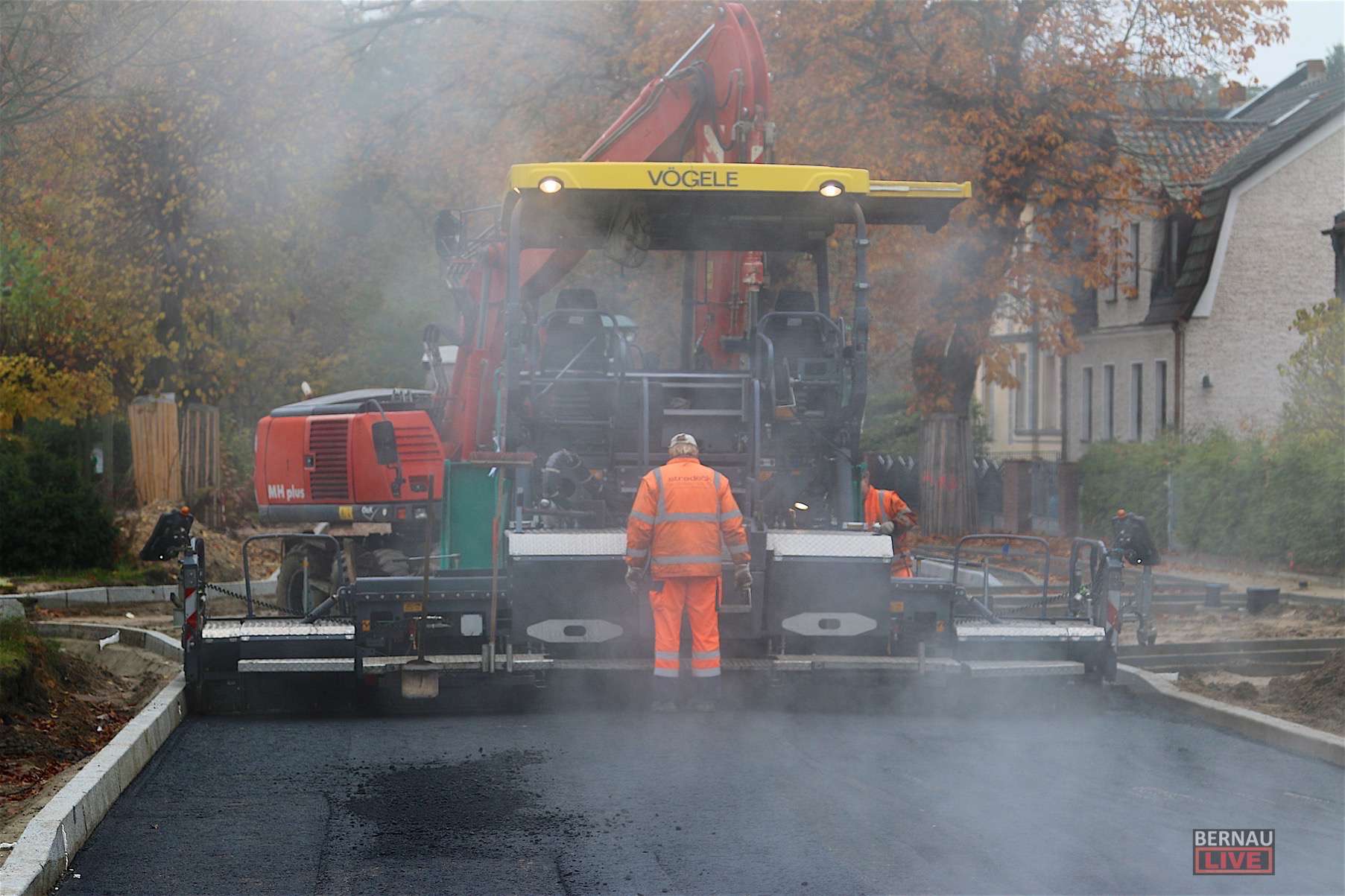 Bernau: Zahlreiche unbefestigte Straßen in Schönow erhalten Asphaltband 8 Bernau LIVE