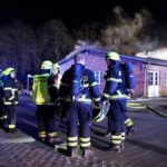 Großeinsatz der Feuerwehren Bernau: Gebäude steht in Lobetal in Vollbrand 10 Bernau LIVE