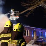 Großeinsatz der Feuerwehren Bernau: Gebäude steht in Lobetal in Vollbrand 26 Bernau LIVE