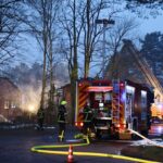 Großeinsatz der Feuerwehren Bernau: Gebäude steht in Lobetal in Vollbrand 35 Bernau LIVE