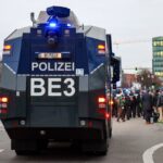 Wasserwerfer bei Corona-Demonstrationen in Berlin 13 Bernau LIVE