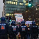 Wasserwerfer bei Corona-Demonstrationen in Berlin 9 Bernau LIVE