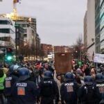 Wasserwerfer bei Corona-Demonstrationen in Berlin 8 Bernau LIVE