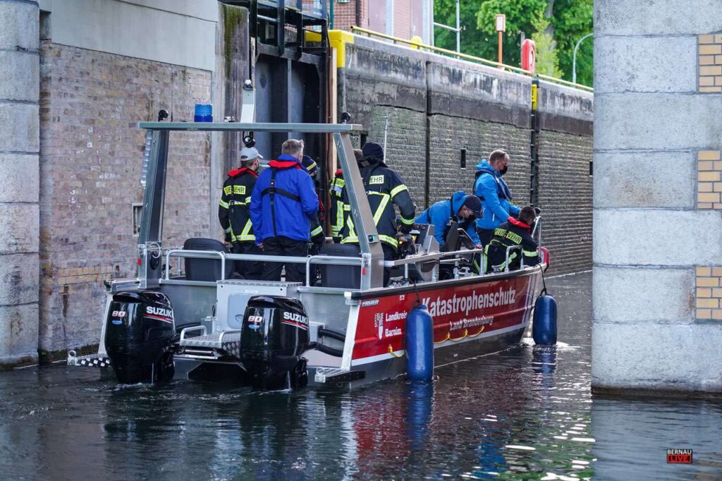 Barnim - Bernau: Wenn die Feuerwehr ihren "Bootsführerschein" macht 6 Bernau LIVE