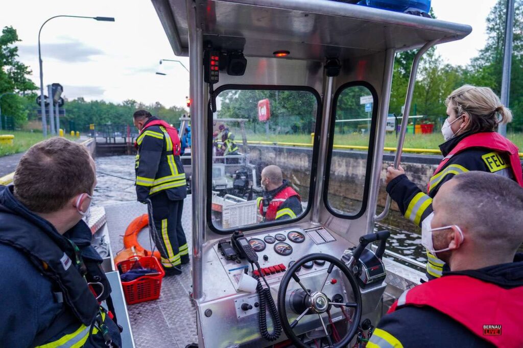 Barnim - Bernau: Wenn die Feuerwehr ihren "Bootsführerschein" macht 12 Bernau LIVE