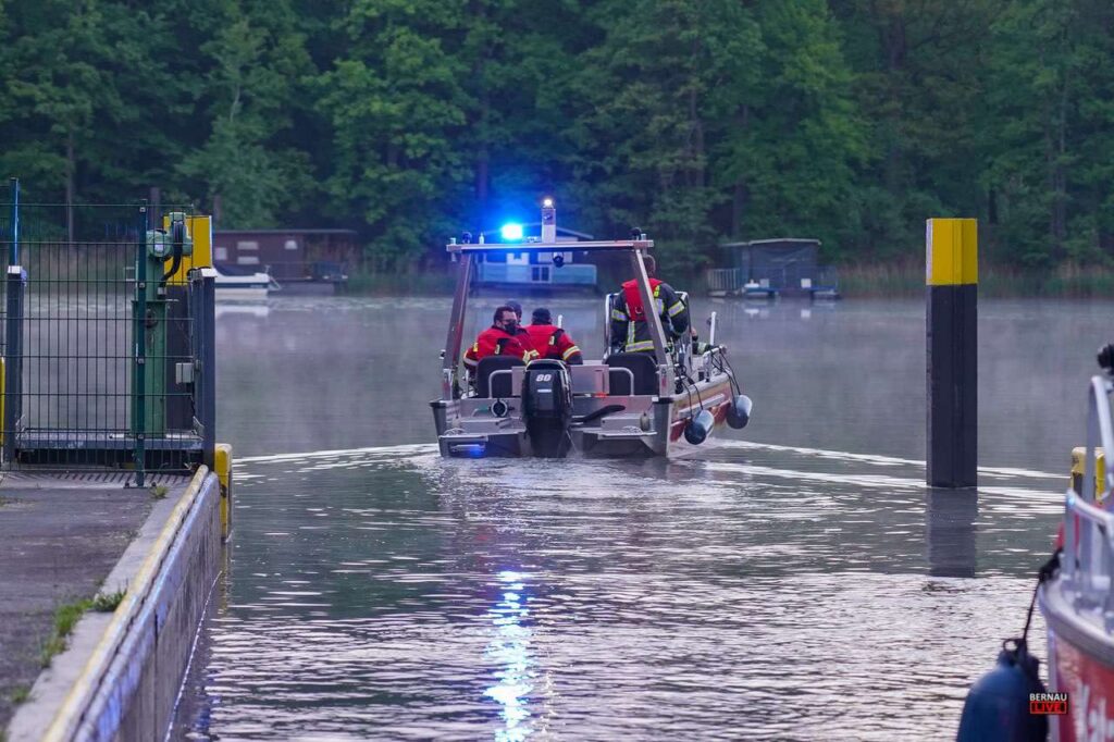 Barnim - Bernau: Wenn die Feuerwehr ihren "Bootsführerschein" macht 8 Bernau LIVE
