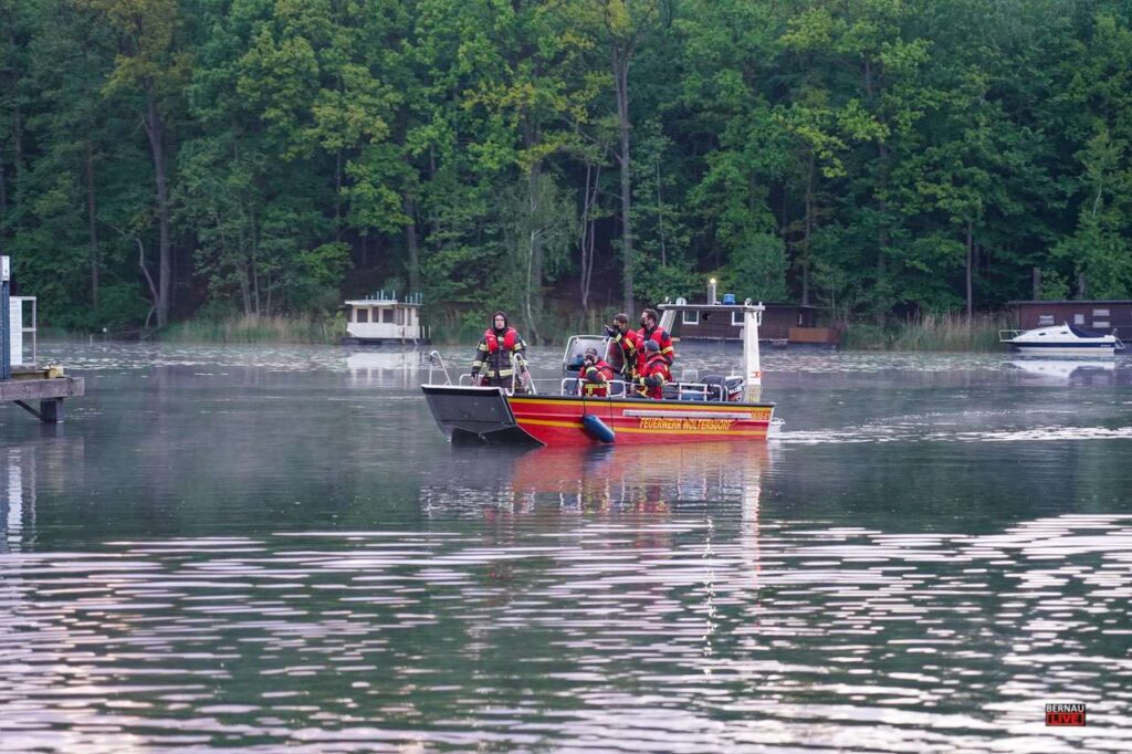 Barnim - Bernau: Wenn die Feuerwehr ihren "Bootsführerschein" macht 11 Bernau LIVE