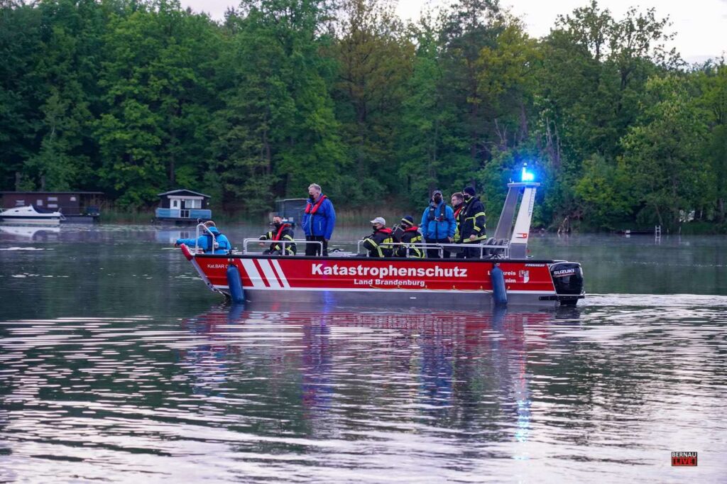 Barnim - Bernau: Wenn die Feuerwehr ihren "Bootsführerschein" macht 10 Bernau LIVE