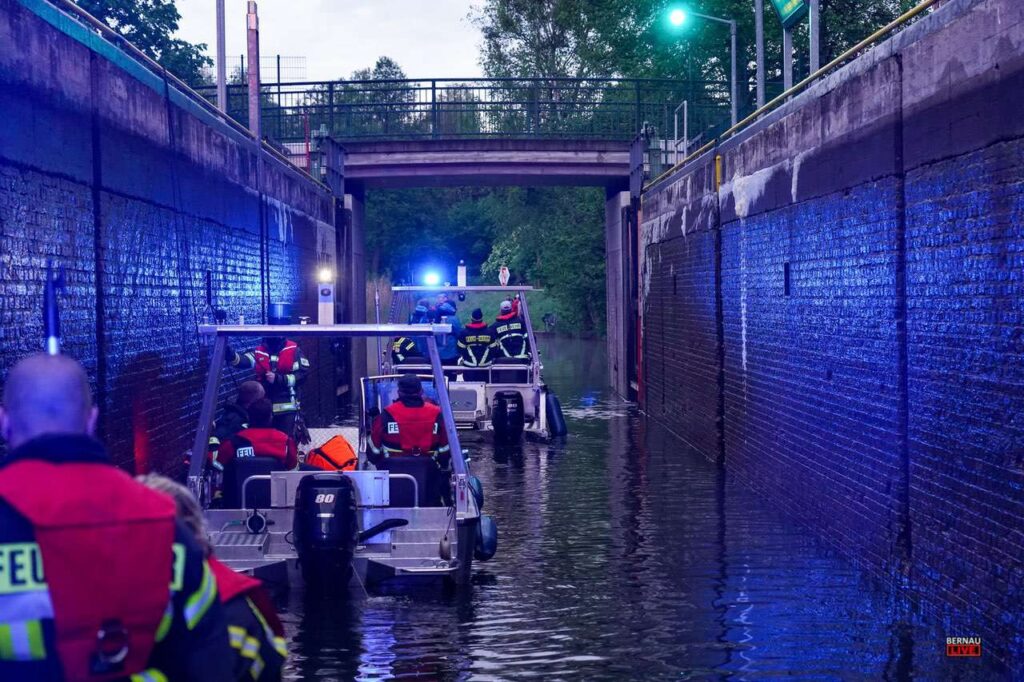 Barnim - Bernau: Wenn die Feuerwehr ihren "Bootsführerschein" macht 17 Bernau LIVE
