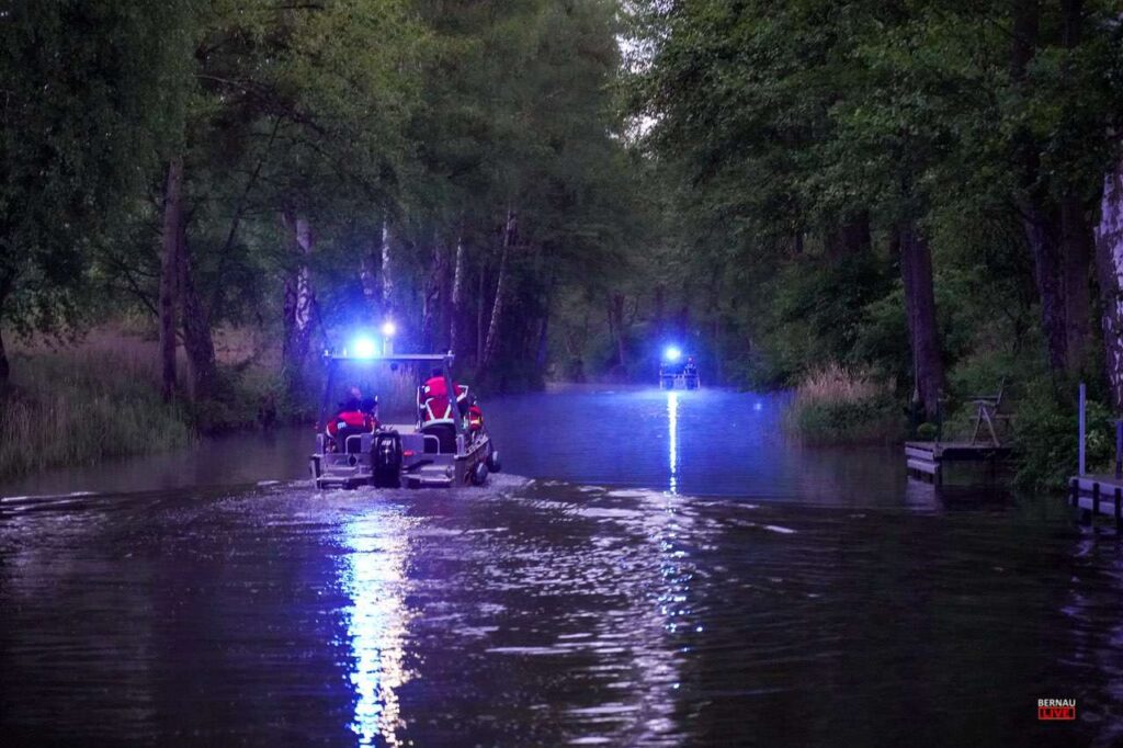 Barnim - Bernau: Wenn die Feuerwehr ihren "Bootsführerschein" macht 15 Bernau LIVE