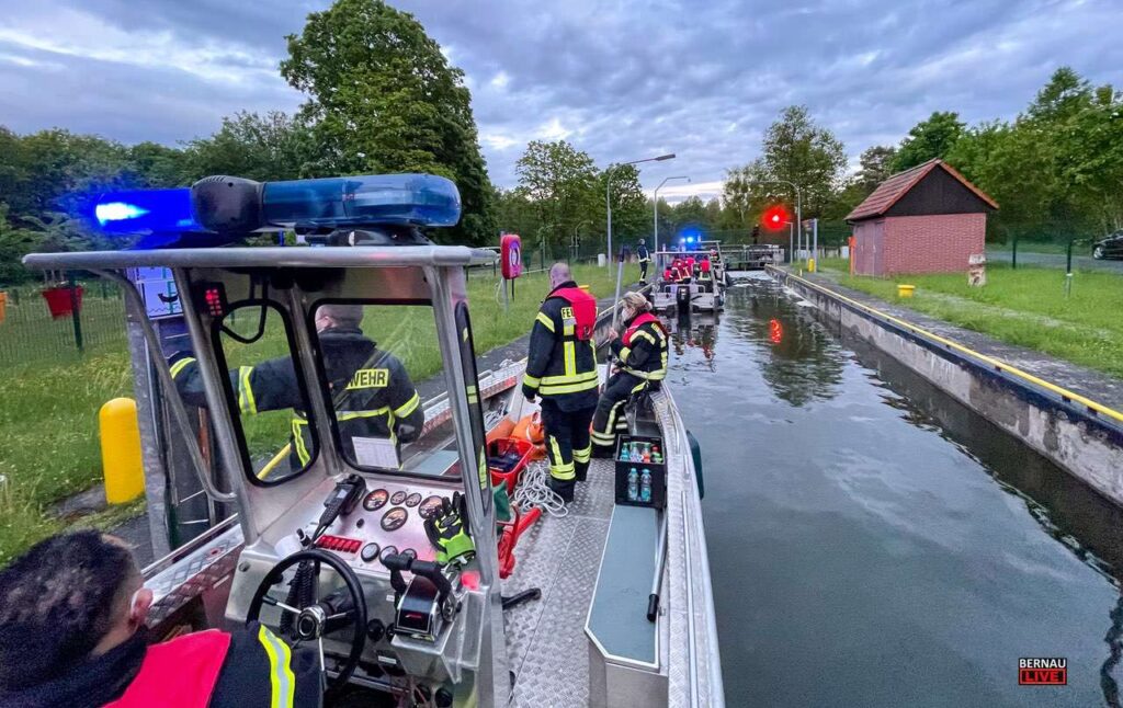 Barnim - Bernau: Wenn die Feuerwehr ihren "Bootsführerschein" macht 35 Bernau LIVE