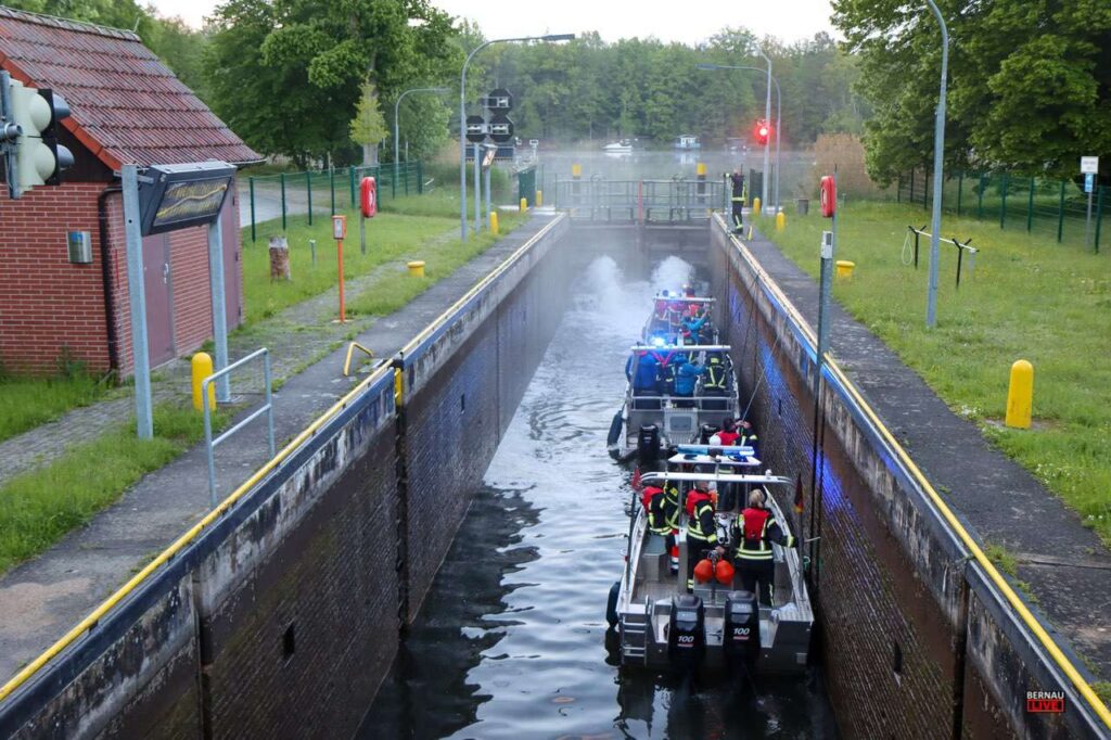 Barnim - Bernau: Wenn die Feuerwehr ihren "Bootsführerschein" macht 22 Bernau LIVE