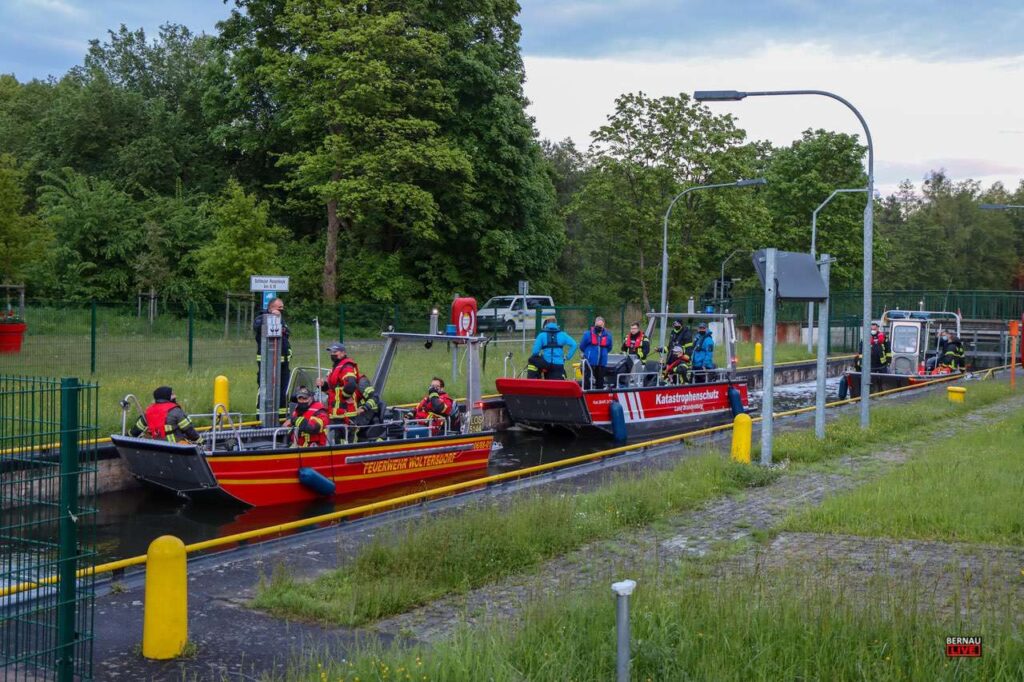 Barnim - Bernau: Wenn die Feuerwehr ihren "Bootsführerschein" macht 21 Bernau LIVE