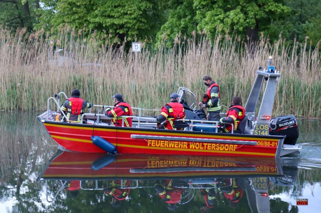 Barnim - Bernau: Wenn die Feuerwehr ihren "Bootsführerschein" macht 26 Bernau LIVE