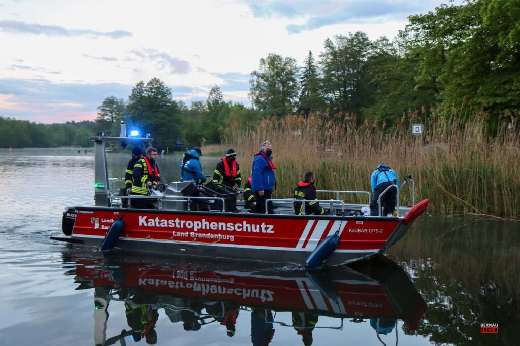 Barnim - Bernau: Wenn die Feuerwehr ihren "Bootsführerschein" macht 29 Bernau LIVE
