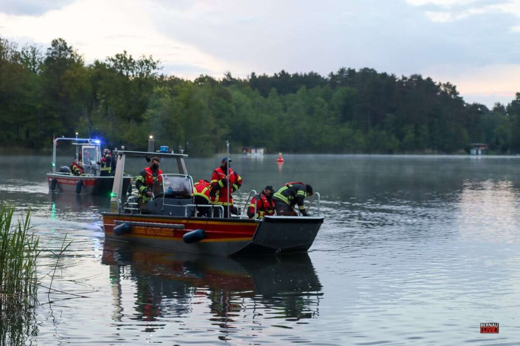Barnim - Bernau: Wenn die Feuerwehr ihren "Bootsführerschein" macht 28 Bernau LIVE