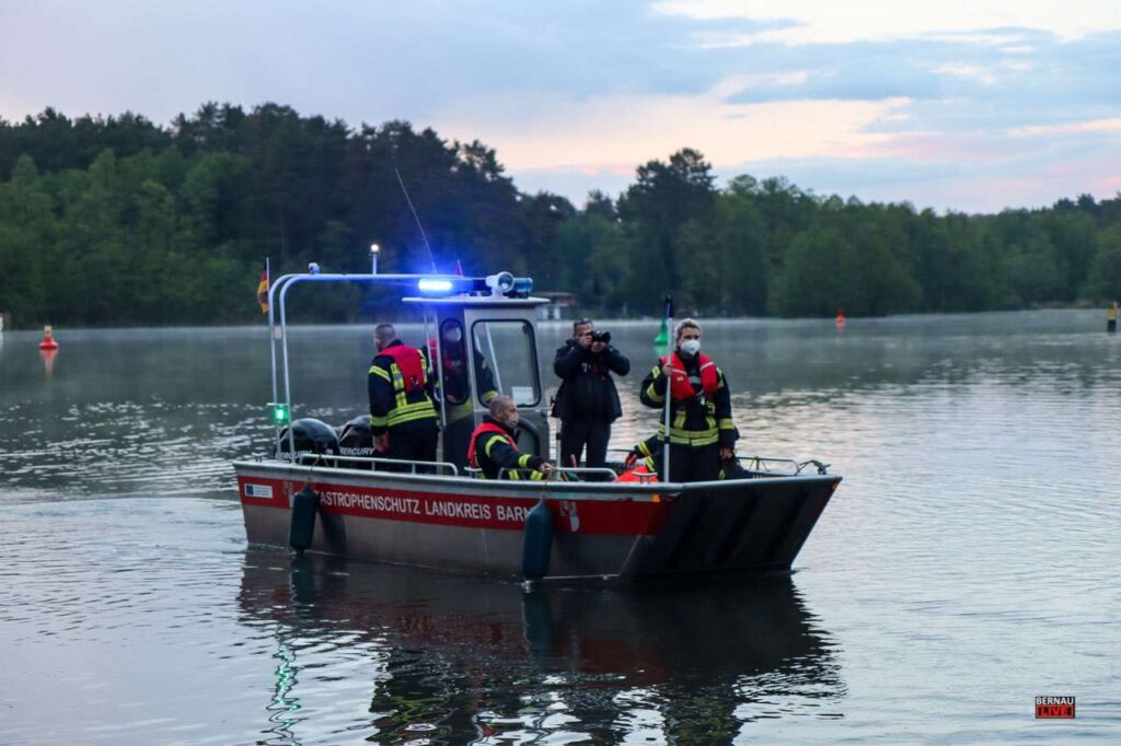 Barnim - Bernau: Wenn die Feuerwehr ihren "Bootsführerschein" macht 27 Bernau LIVE