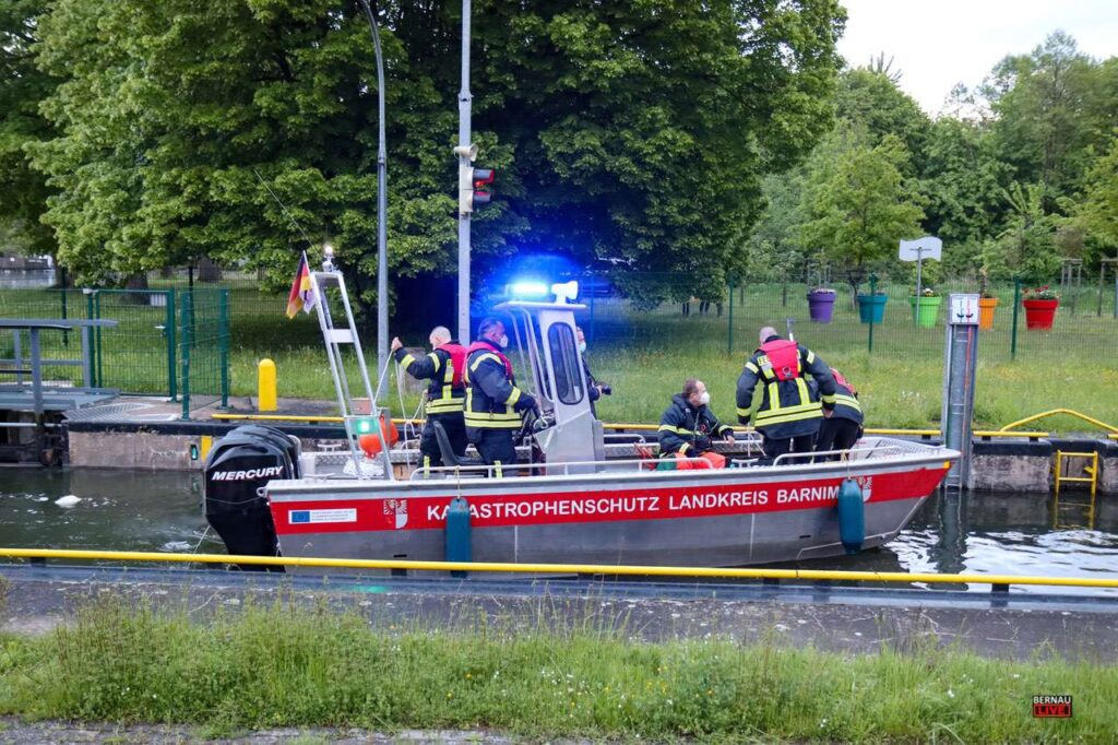 Barnim - Bernau: Wenn die Feuerwehr ihren "Bootsführerschein" macht 30 Bernau LIVE