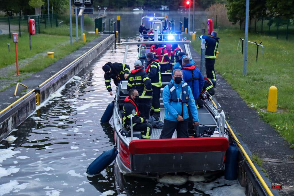 Barnim - Bernau: Wenn die Feuerwehr ihren "Bootsführerschein" macht 34 Feuerwehr Bernau, Wandlitz, Woltersdorf, Bernau LIVE