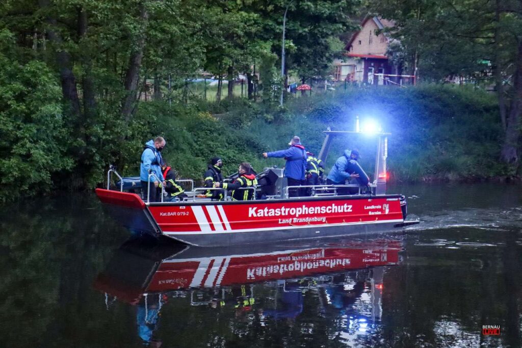 Barnim - Bernau: Wenn die Feuerwehr ihren "Bootsführerschein" macht 32 Bernau LIVE