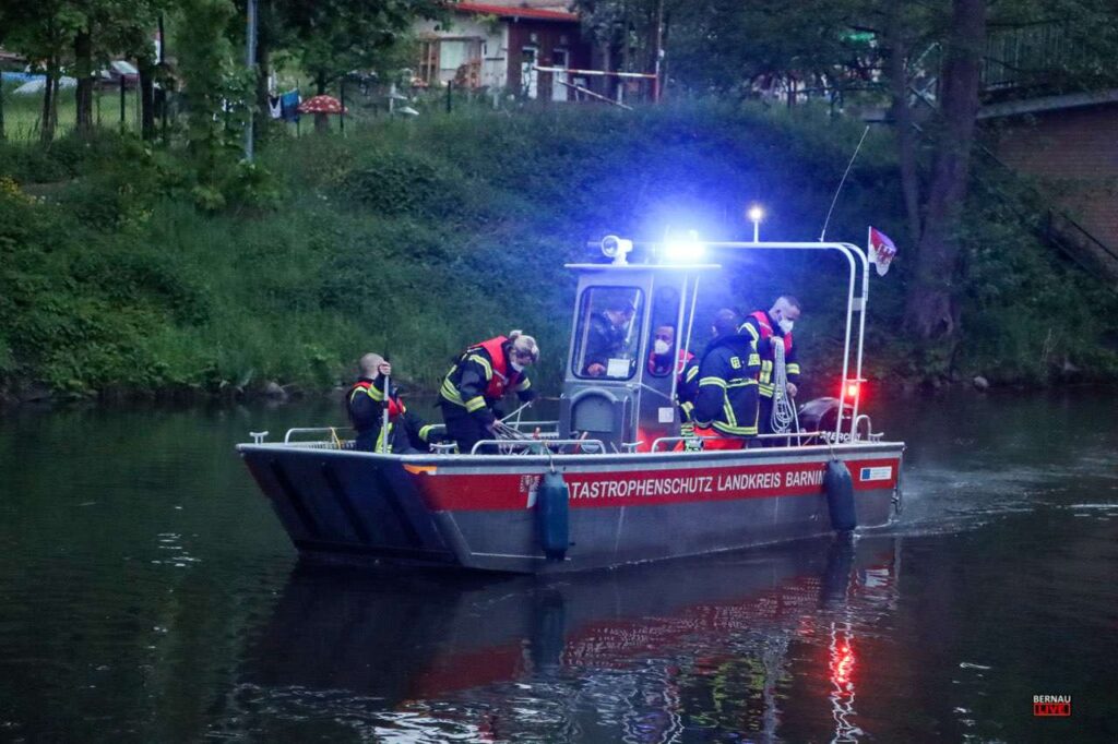 Barnim - Bernau: Wenn die Feuerwehr ihren "Bootsführerschein" macht 31 Bernau LIVE