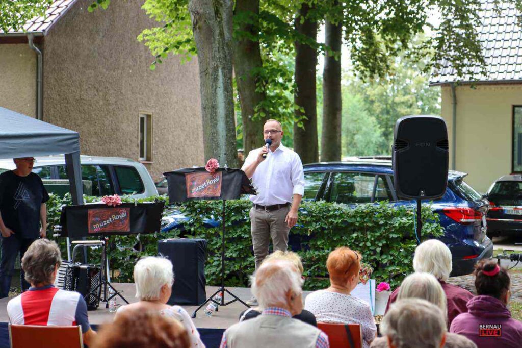 Sommerkonzert mit Muzet Royal am Dorfanger in Ladeburg 5 Bernau LIVE