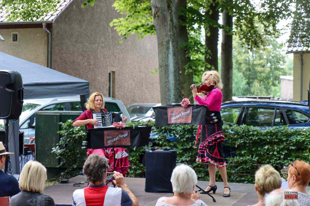 Sommerkonzert mit Muzet Royal am Dorfanger in Ladeburg 3 Bernau LIVE