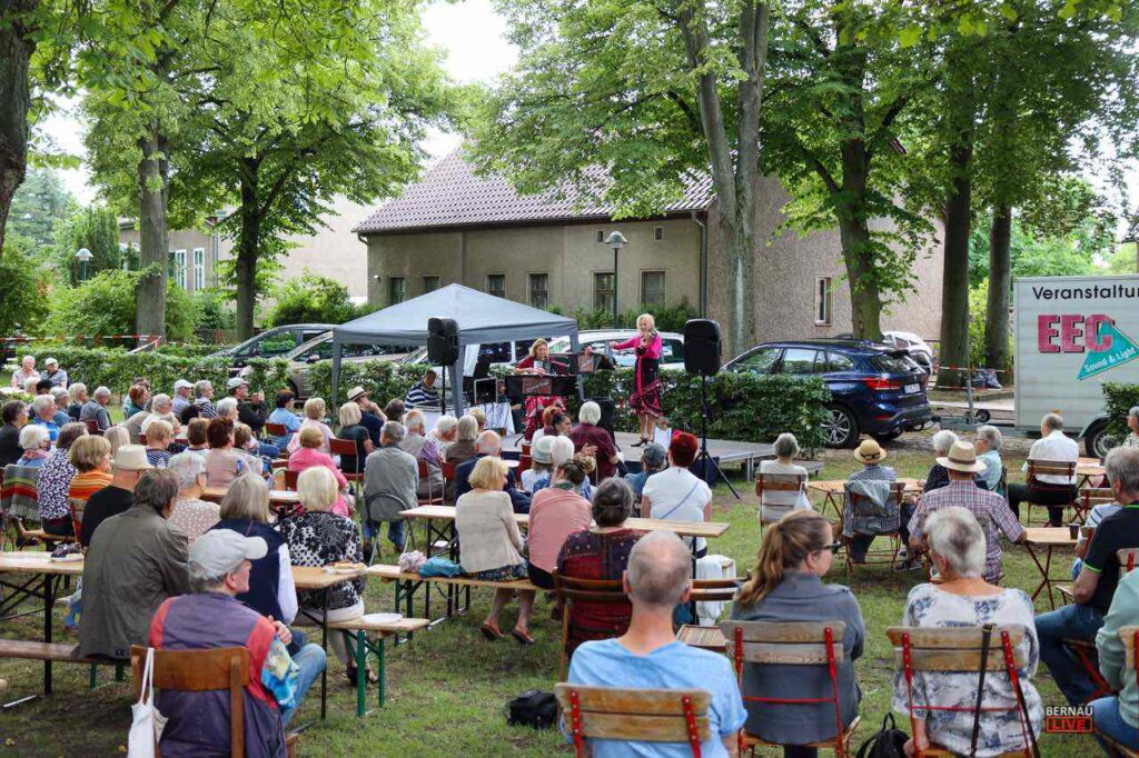 Sommerkonzert mit Muzet Royal am Dorfanger in Ladeburg 6 Bernau LIVE