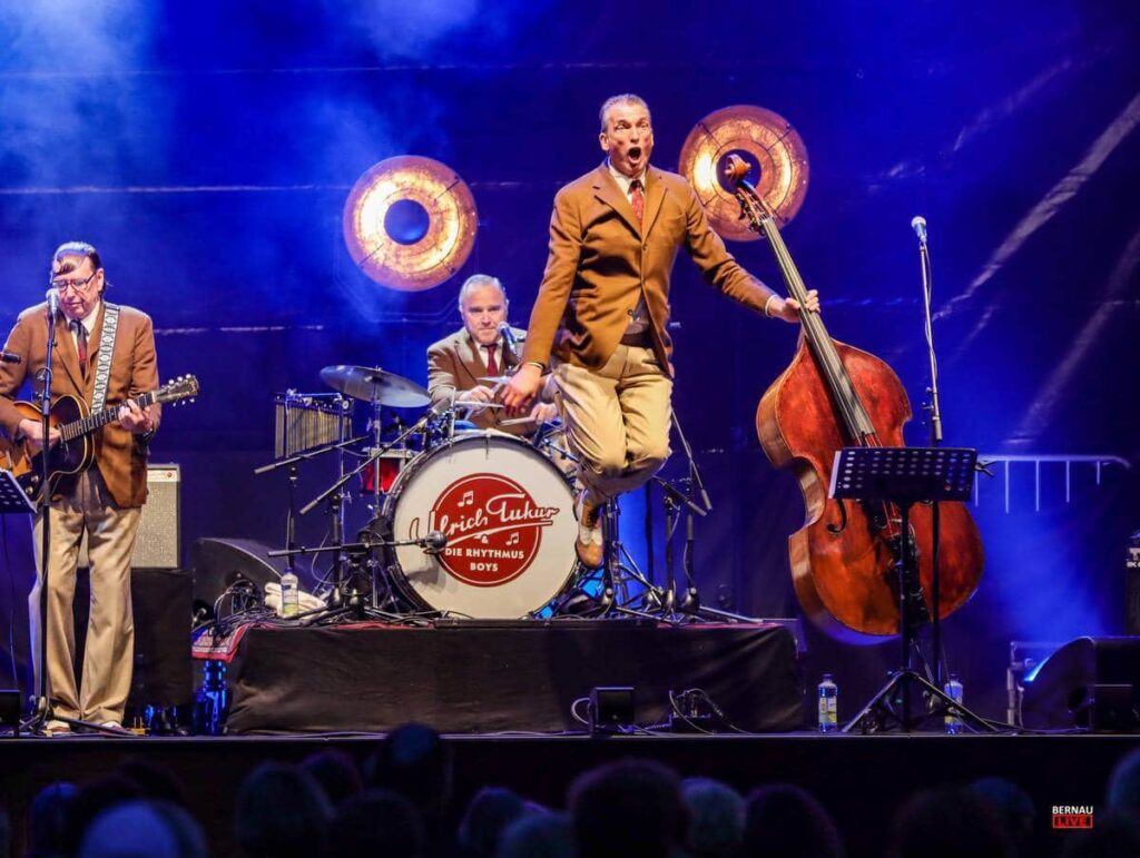 Guten Morgen aus Bernau: Wenn der Dienstag sich wie Montag anfühlt 7 Ulrich Tukur und die Rhythmus Boys - Siebenklang Bernau