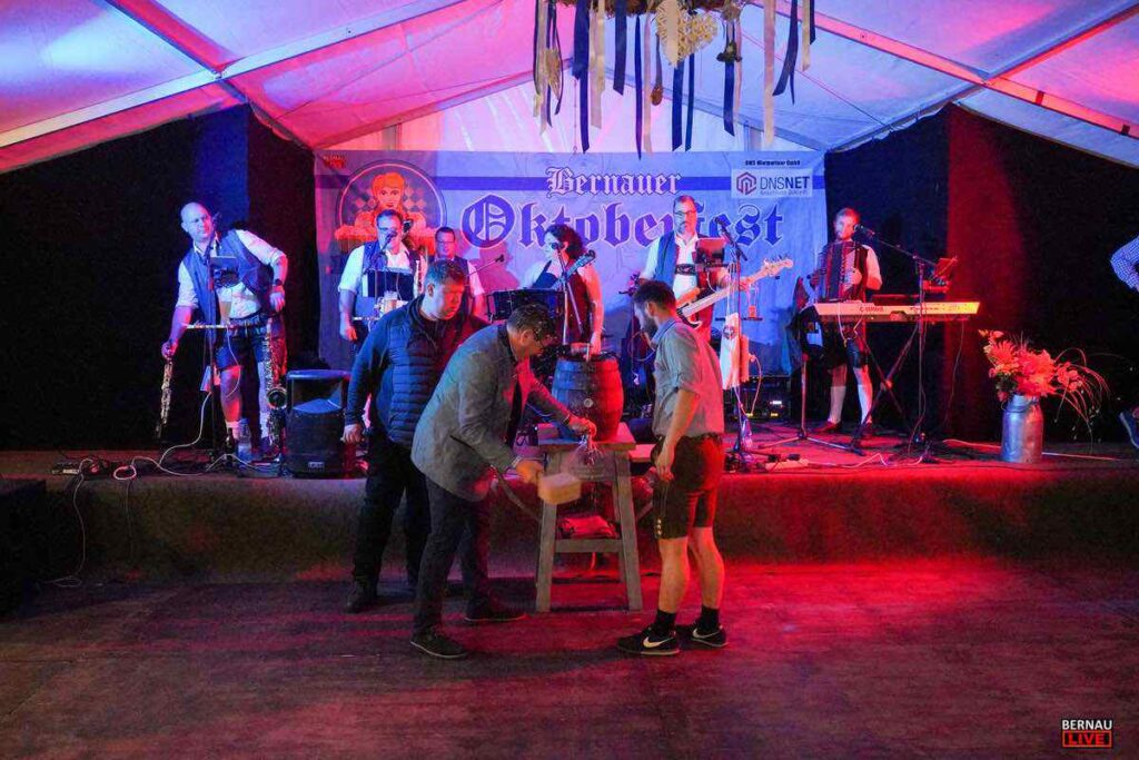 Bernau feierte zwei Tage Oktoberfest auf dem Marktplatz 2 Bernau LIVE