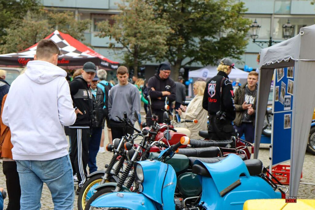 Großer Andrang beim US-Car- & Oldtimer-Treffen in Bernau 2 Bernau LIVE