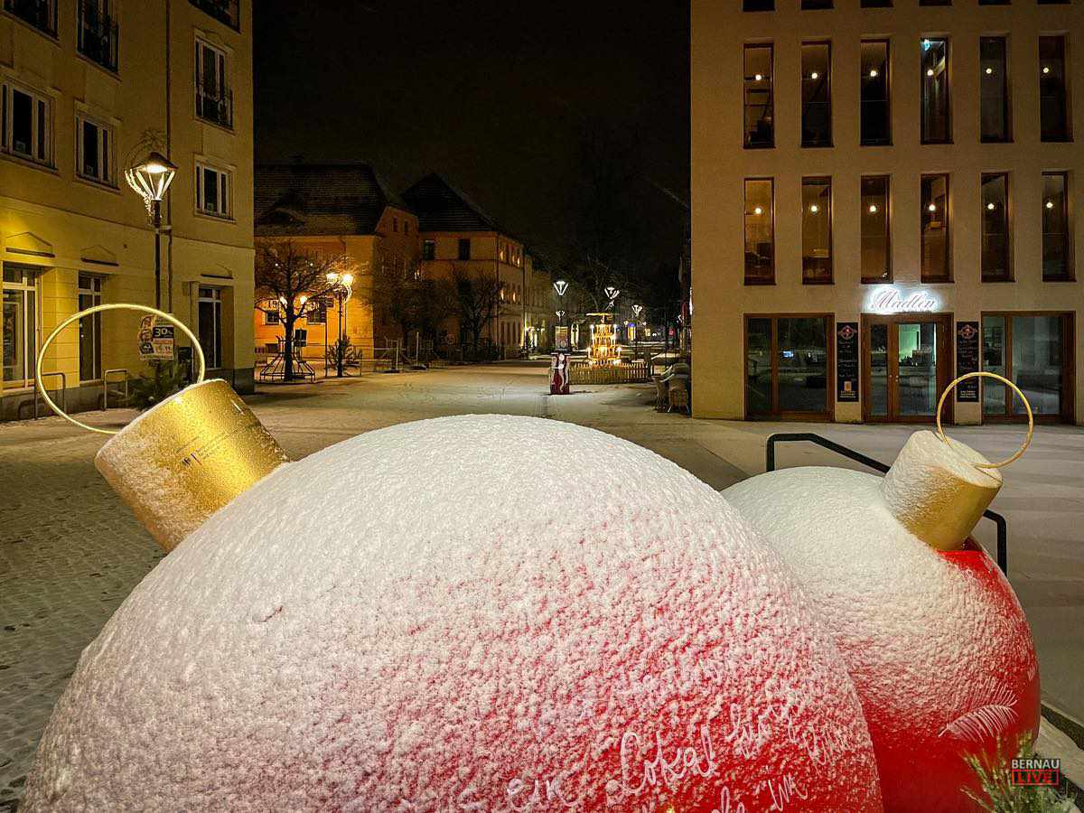 Bernau: Große Weihnachtskugeln mit vielen kleinen Wünschen 