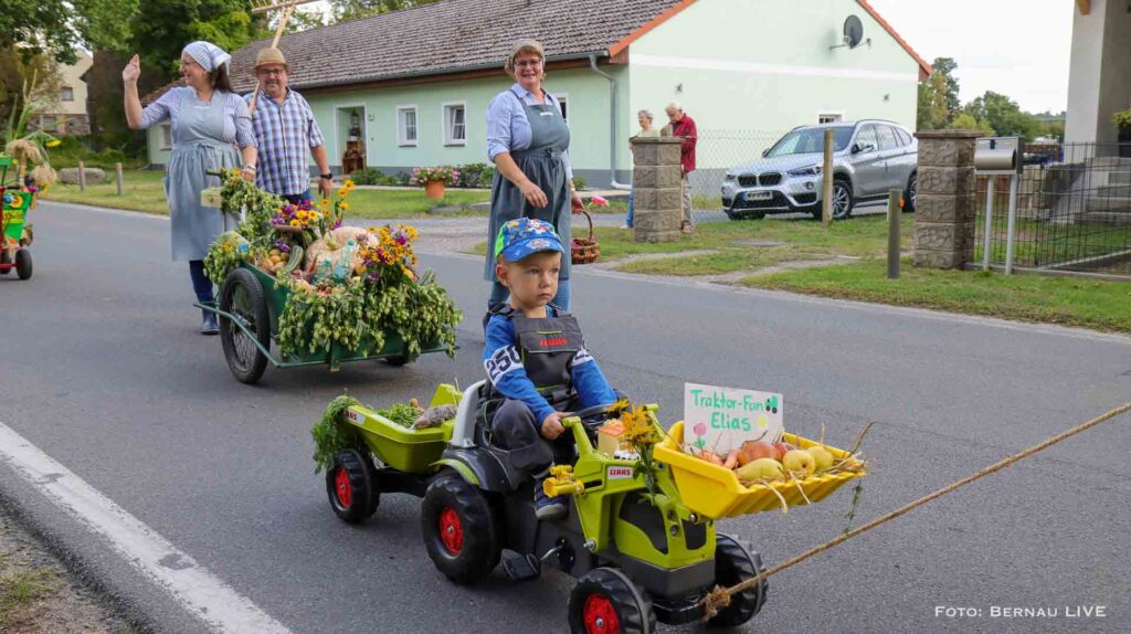 Grüntal feierte sein diesjähriges Erntefest mit wunderschönem Umzug 47 Bernau LIVE