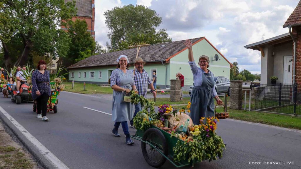 Grüntal feierte sein diesjähriges Erntefest mit wunderschönem Umzug 46 Bernau LIVE
