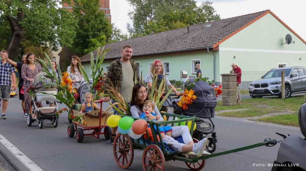 Grüntal feierte sein diesjähriges Erntefest mit wunderschönem Umzug 45 Bernau LIVE