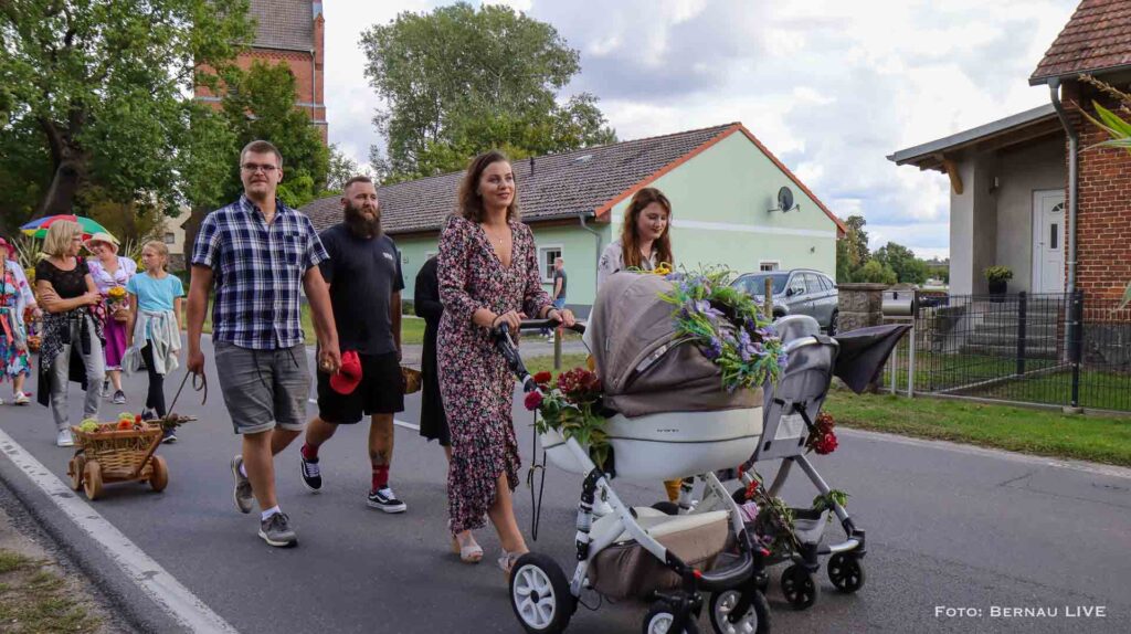 Grüntal feierte sein diesjähriges Erntefest mit wunderschönem Umzug 44 Bernau LIVE