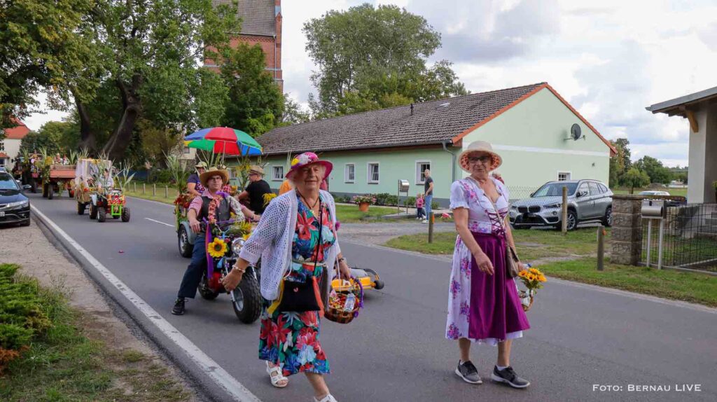 Grüntal feierte sein diesjähriges Erntefest mit wunderschönem Umzug 43 Bernau LIVE