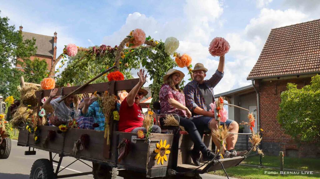 Grüntal feierte sein diesjähriges Erntefest mit wunderschönem Umzug 34 Bernau LIVE