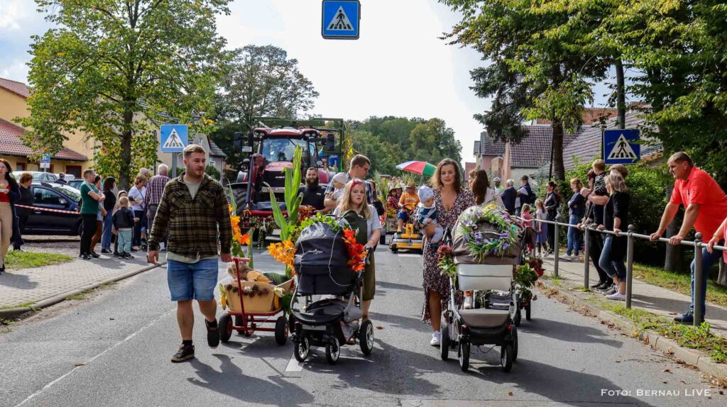 Grüntal feierte sein diesjähriges Erntefest mit wunderschönem Umzug 25 Bernau LIVE