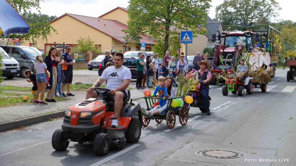 Grüntal feierte sein diesjähriges Erntefest mit wunderschönem Umzug 24 Bernau LIVE