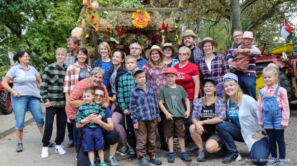 Grüntal feierte sein diesjähriges Erntefest mit wunderschönem Umzug 12 Bernau LIVE
