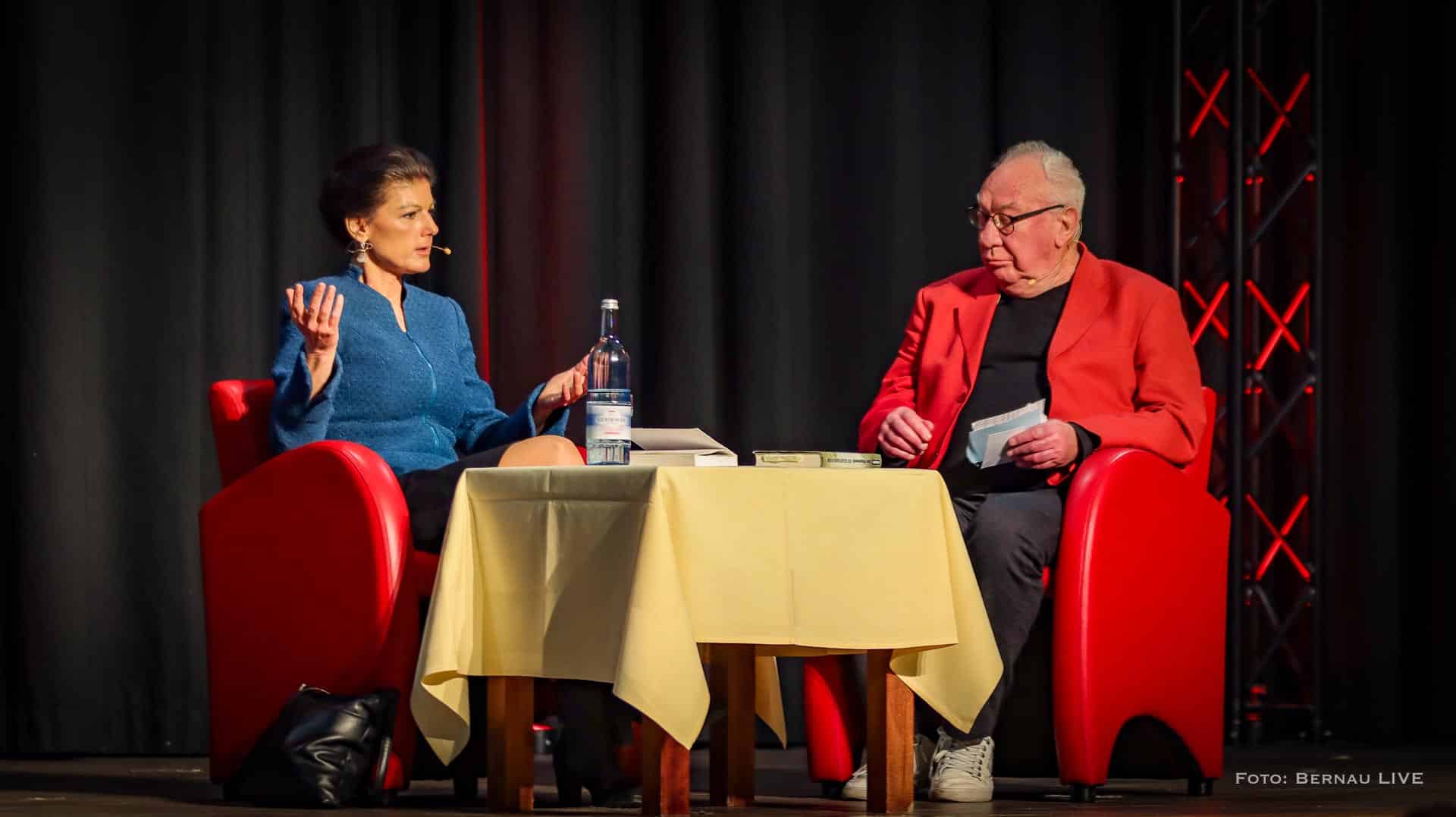 Sahra Wagenknecht begeistert ihr Publikum in Bernau