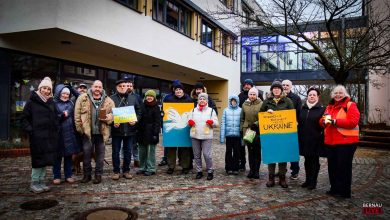 Ein Jahr Krieg in der Ukraine - Mahnwache und Friedenstauben in Wandlitz