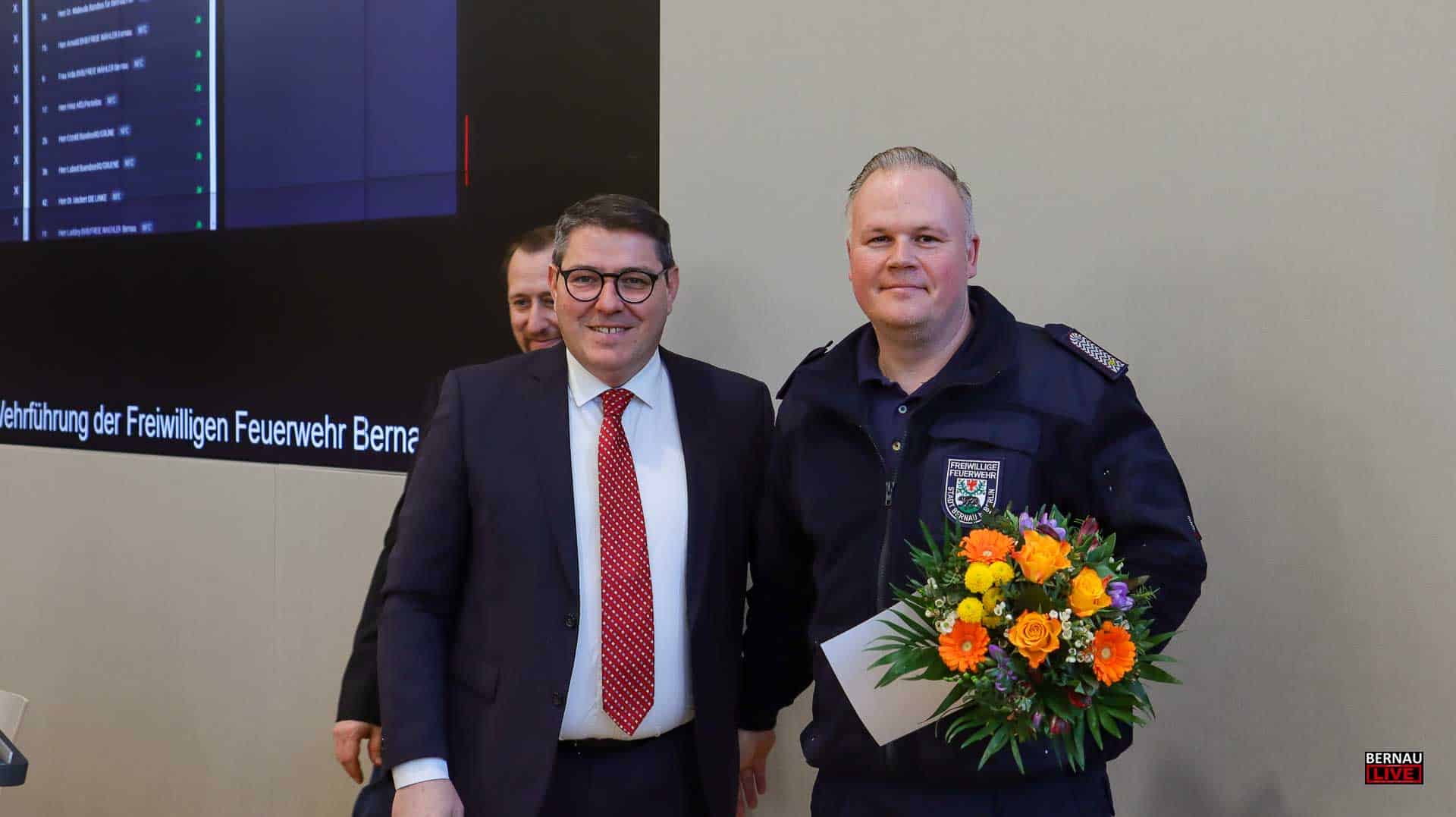Jörg Erdmann und Daniel Buchda Ehrenbeamte der Feuerwehr Bernau