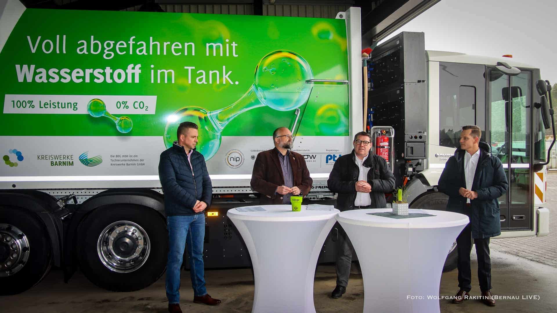 Barnim: Erste Wasserstoff-Abfallsammelfahrzeuge in Bernau übergeben