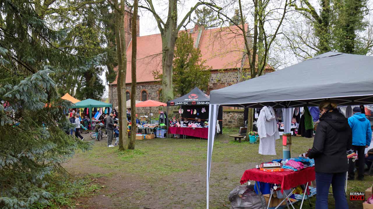 Trotz Regen - Flohmarkt in Ladeburg gut besucht
