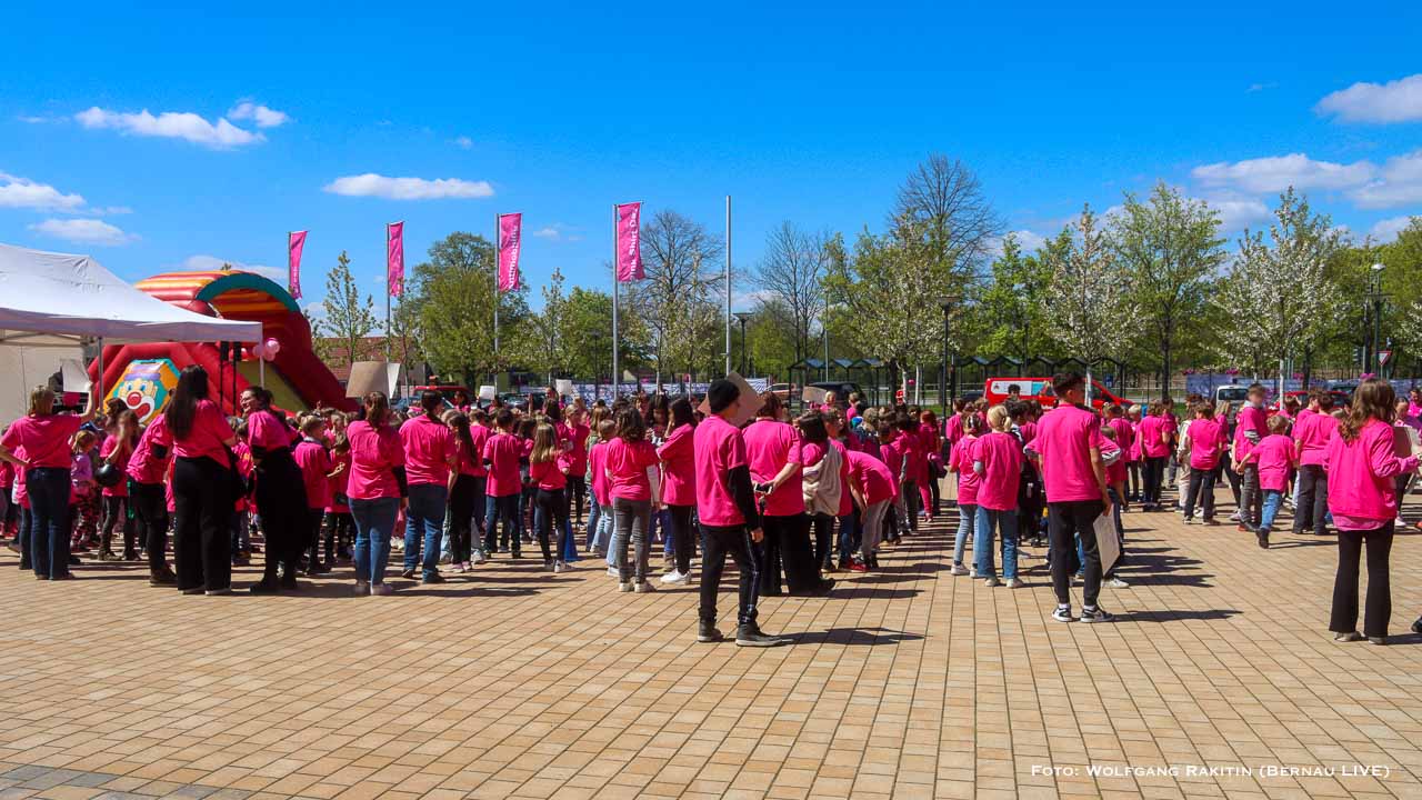 Gegen Mobbing - "Pink Shirt Day“ an der Schule in Schwanebeck