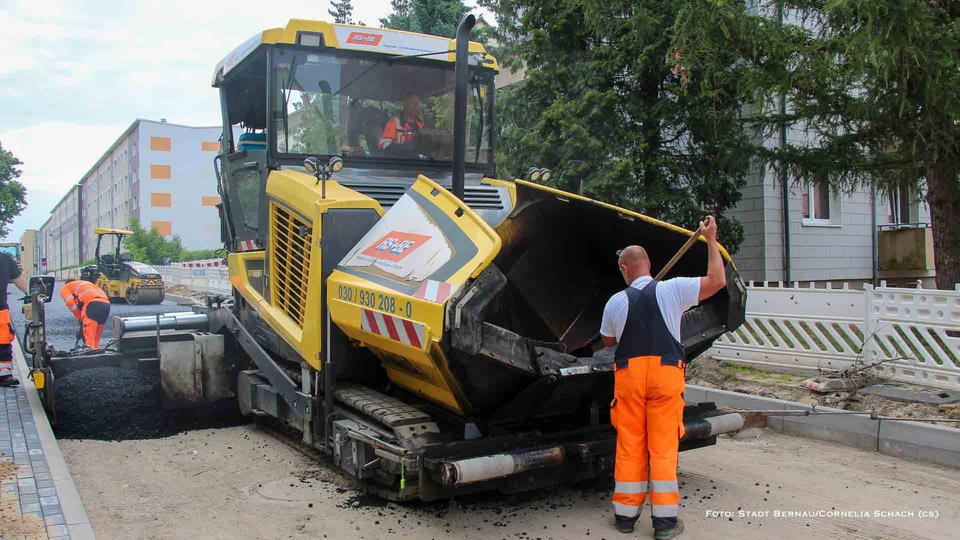 Hermann-Duncker-Straße in Bernau erhält eine Asphalttragschicht